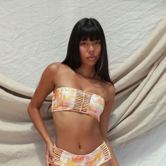 NWT Stone Fox Swim Inez Bikini Top - Hot Tropix Size Small - Picture 1 of 5